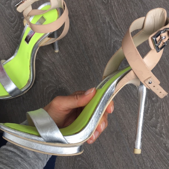 BCBG Maxazria silver strappy heels size 5.5 - Picture 5 of 7